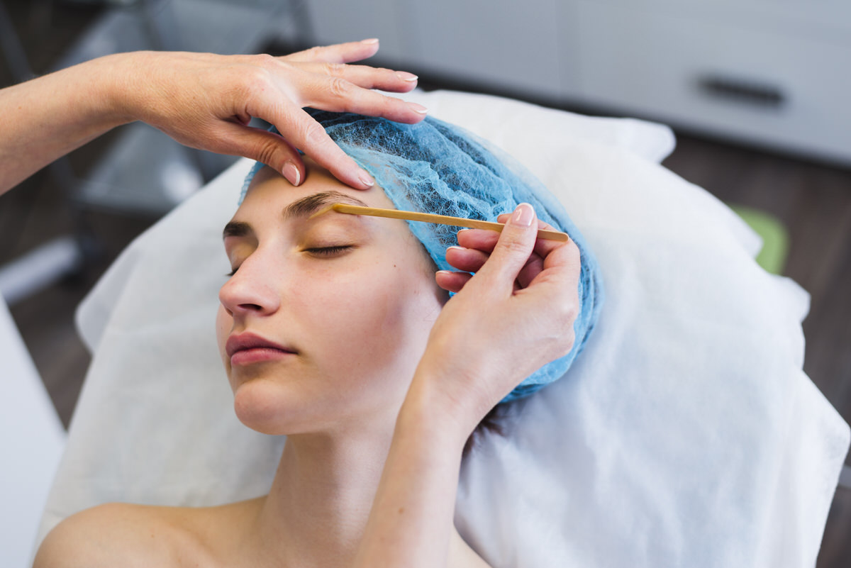 girl-receiving-facial-treatment-beauty-salon girl-receiving-facial-treatment-beauty-salon