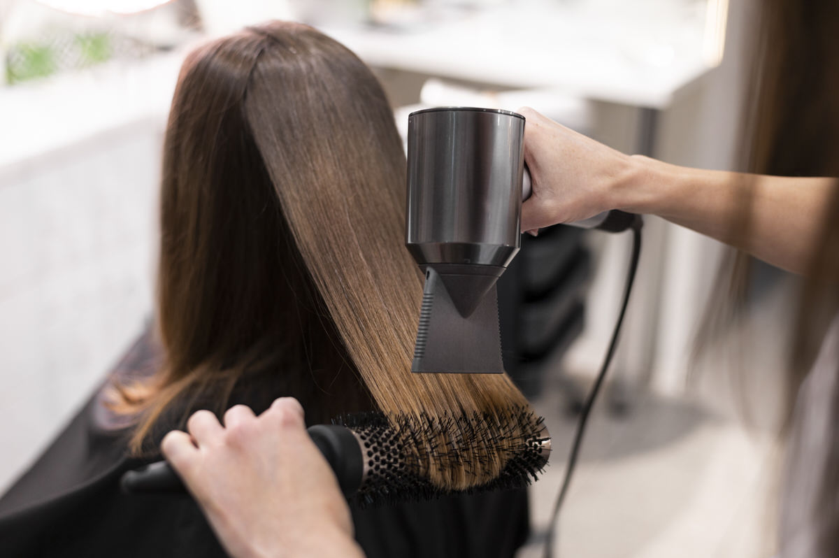 woman-getting-her-hair-done-beauty-salon woman-getting-her-hair-done-beauty-salon