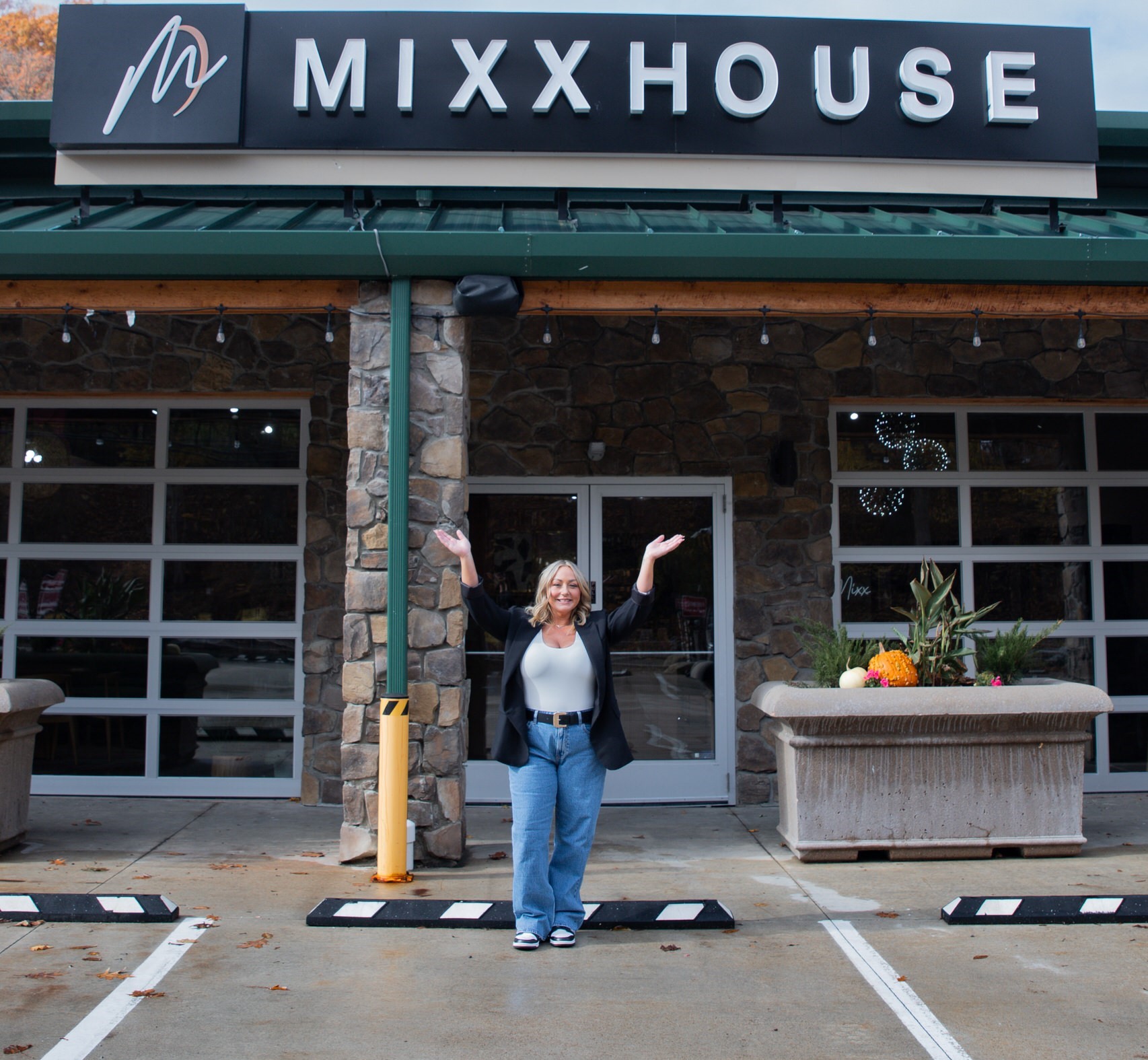 Blended Beauty Location 412 Mixx House_landscape